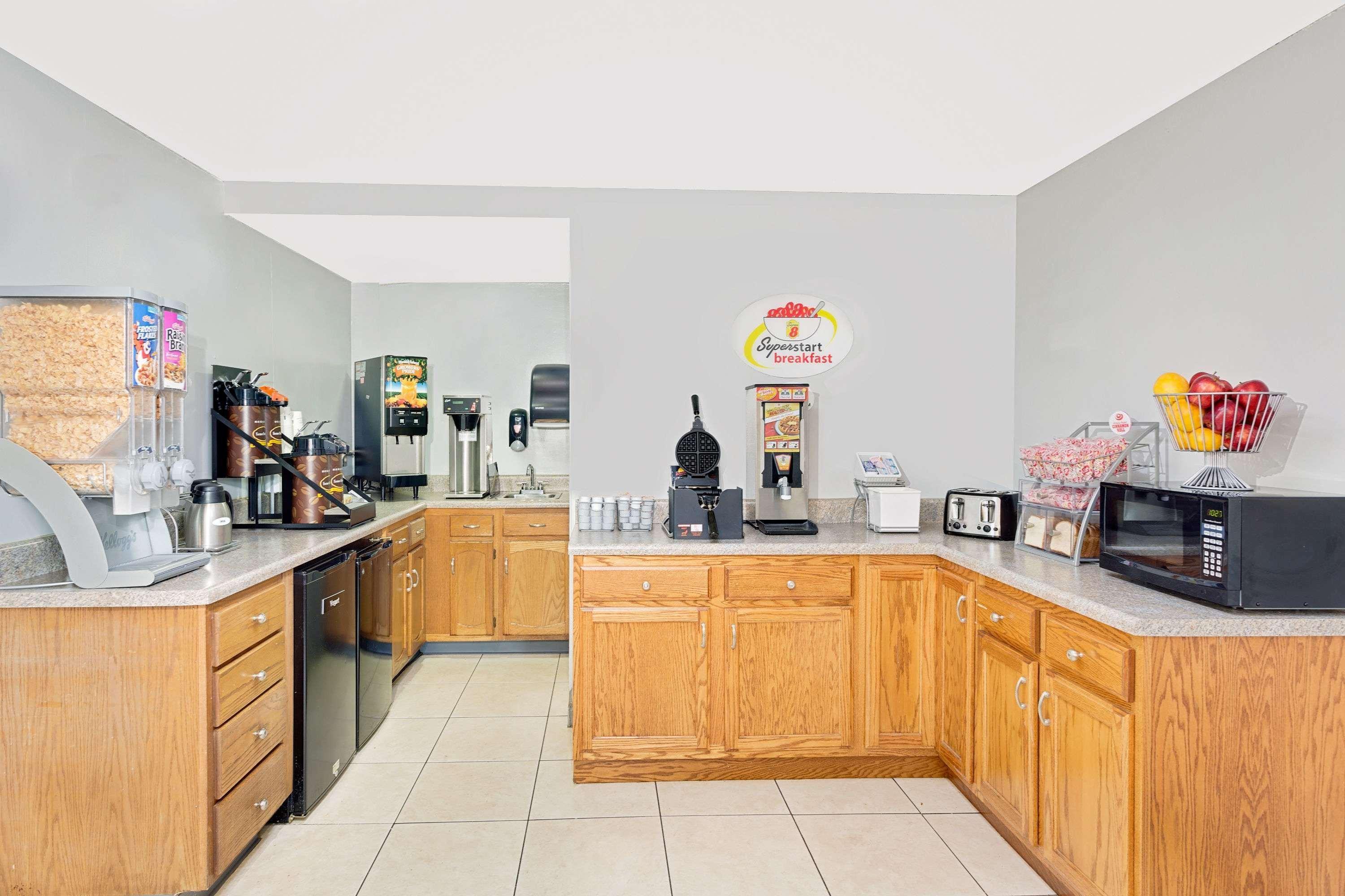 ซูเปอร์ 8 บาย วินด์แฮม เอเธนส์ Motel ภายนอก รูปภาพ